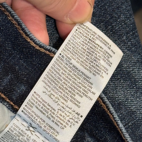 Old Navy Mid Rise Boyfriend Jeans Vina with Raw Hem Size 12 - Picture 11 of 13